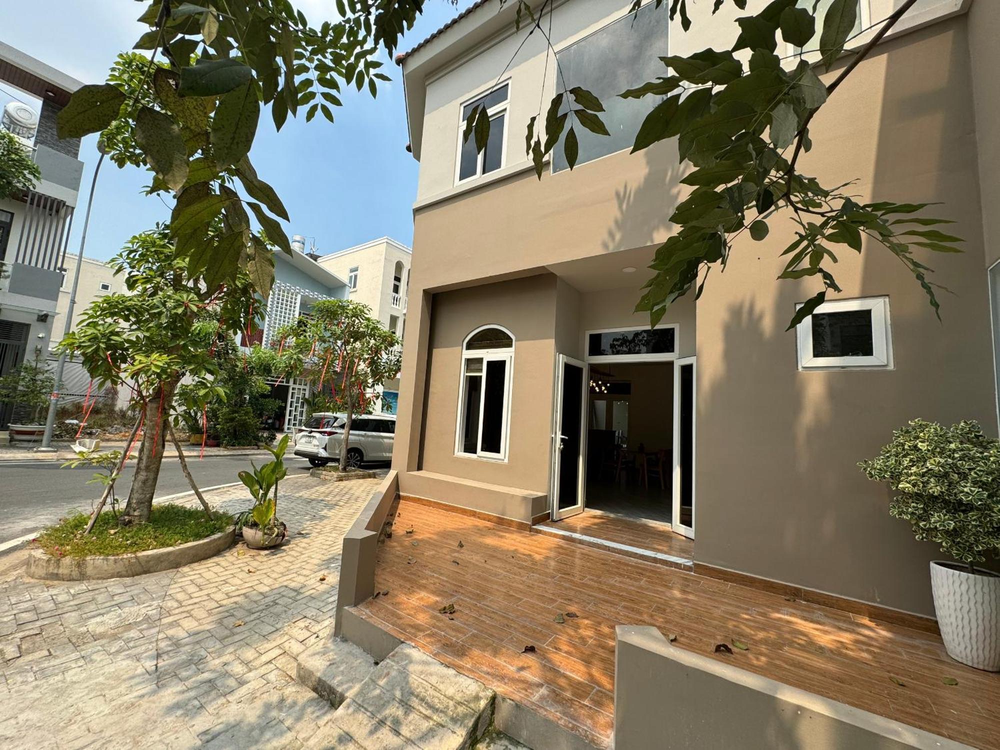 La Homestay Лонгсюен Экстерьер фото